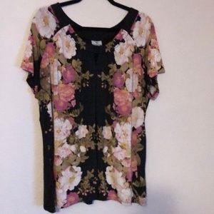 Worthington shortsleeved floral top